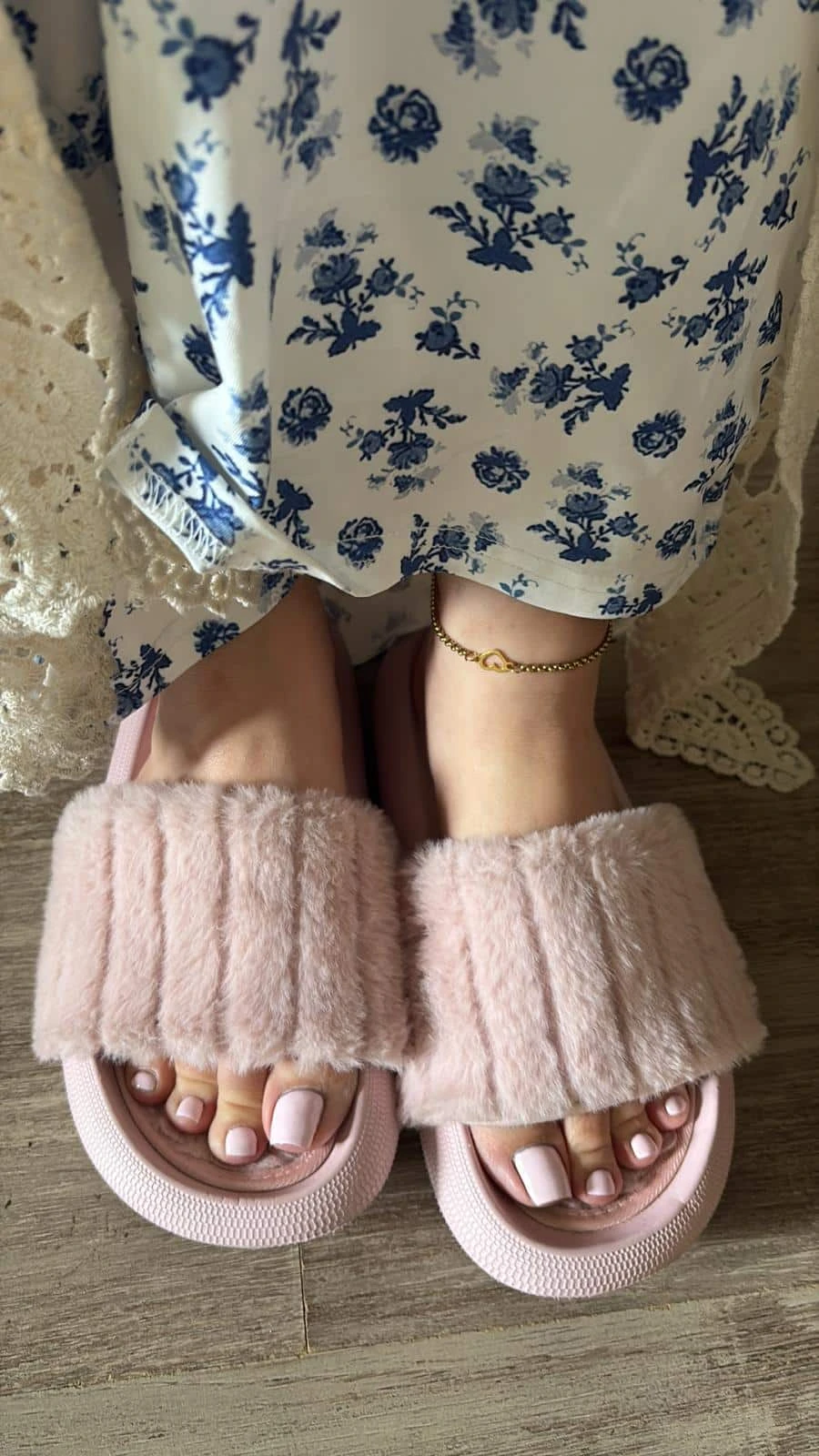 Photo de Mes pantoufles roses moumoute