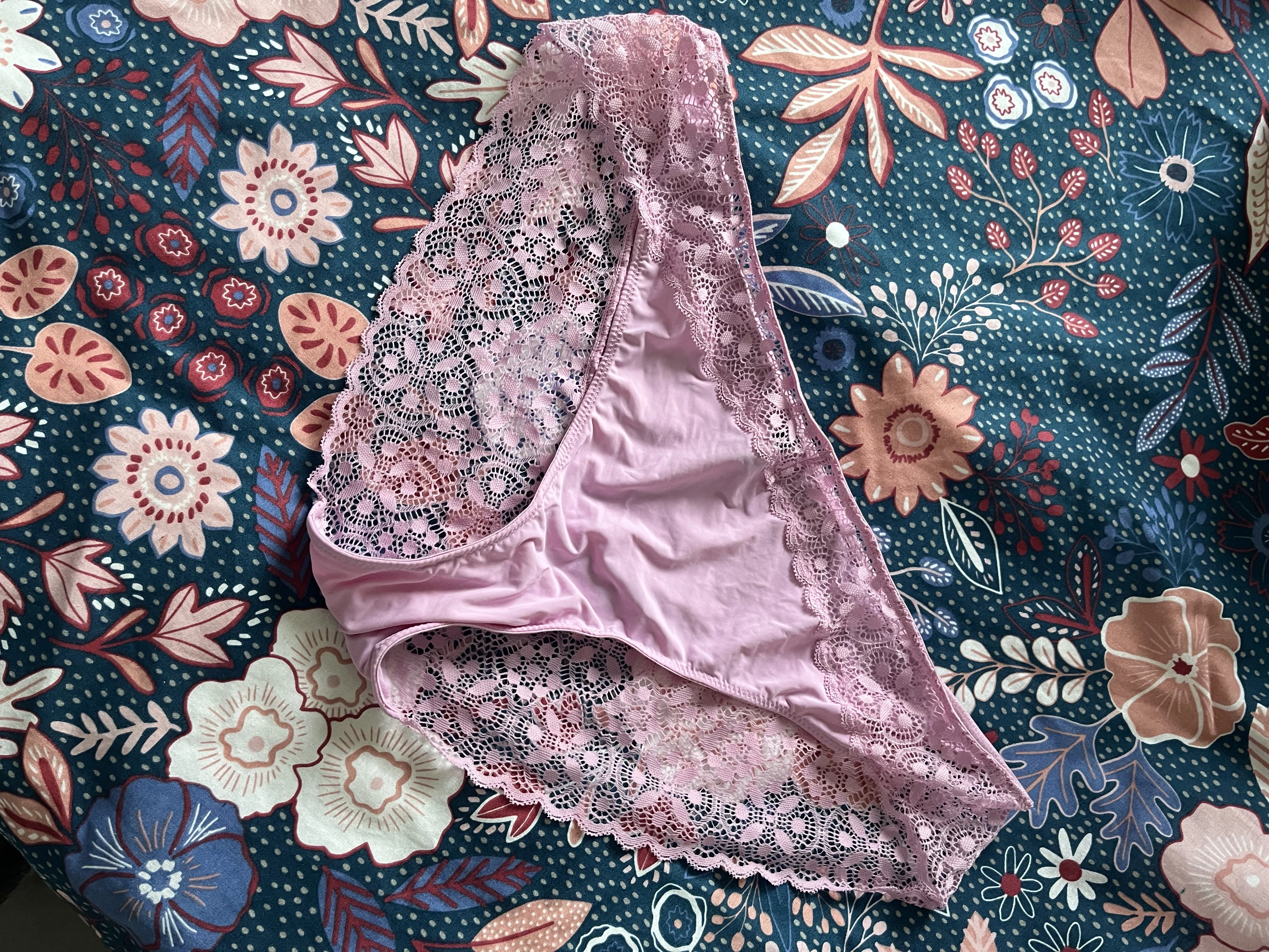 Photo de Tu choisis ma culotte pour la Saint Valentin...