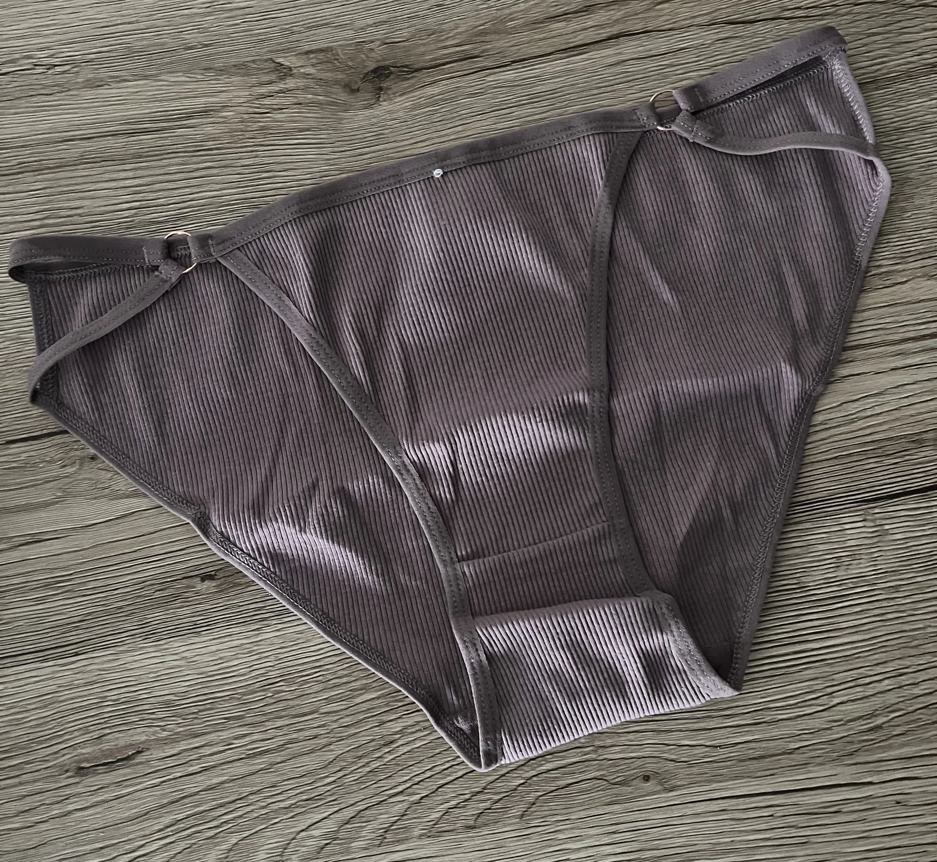Photo de Culotte couleur taupe