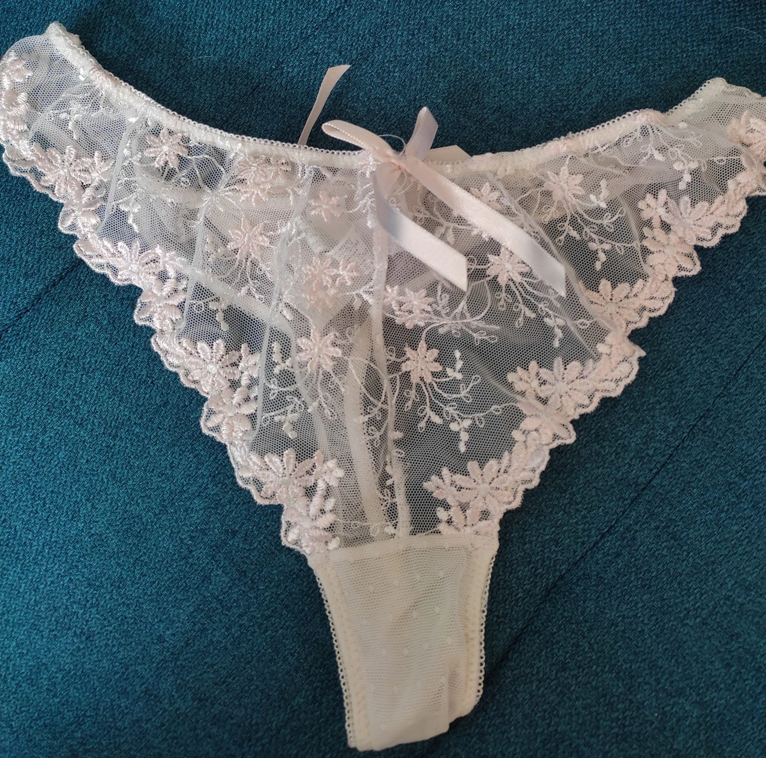 Photo de string porté en sodomie ou vaginal
