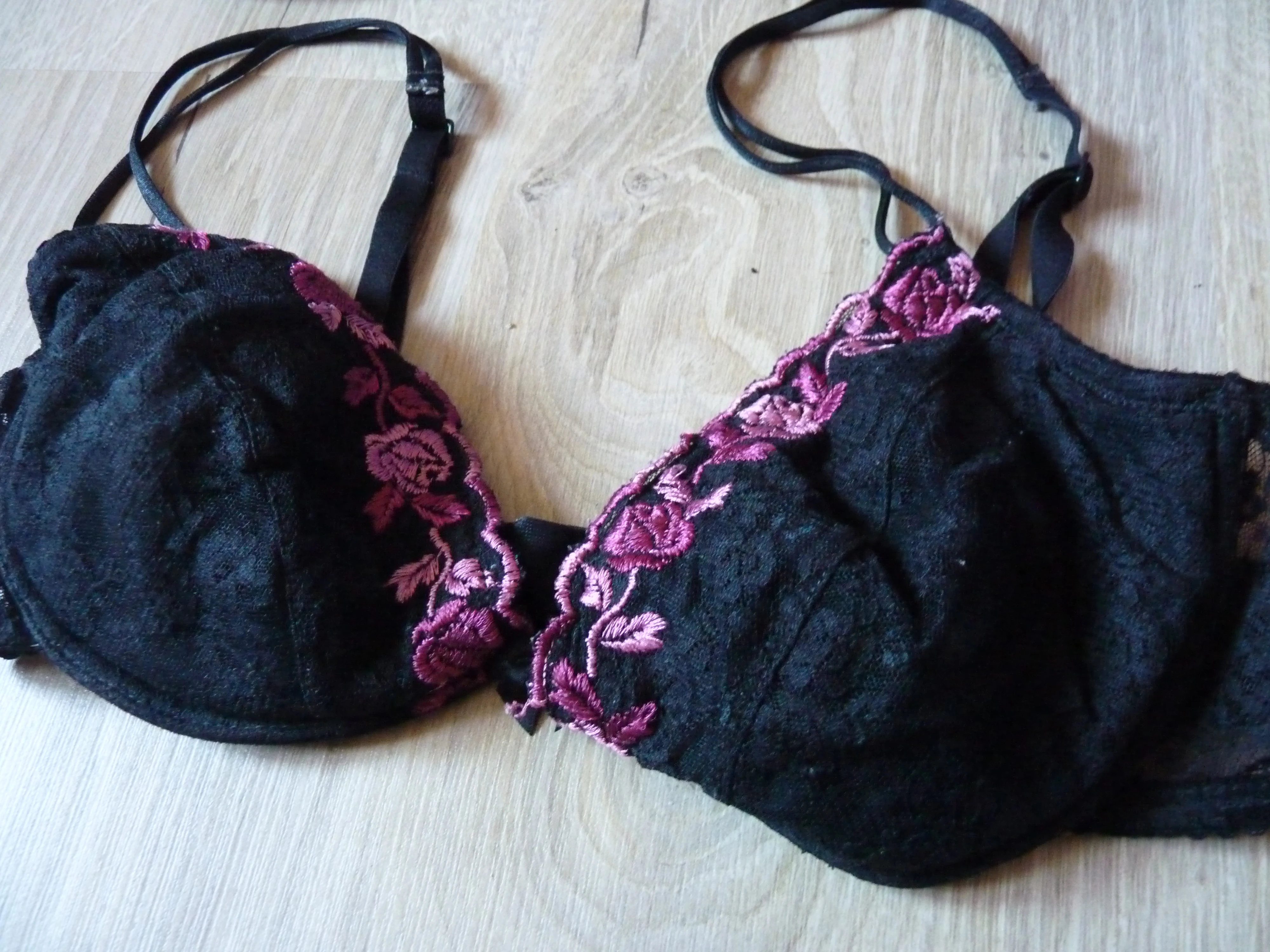 Photo de ✋🛑↘️ Viens voir mon soutien gorge ! +...