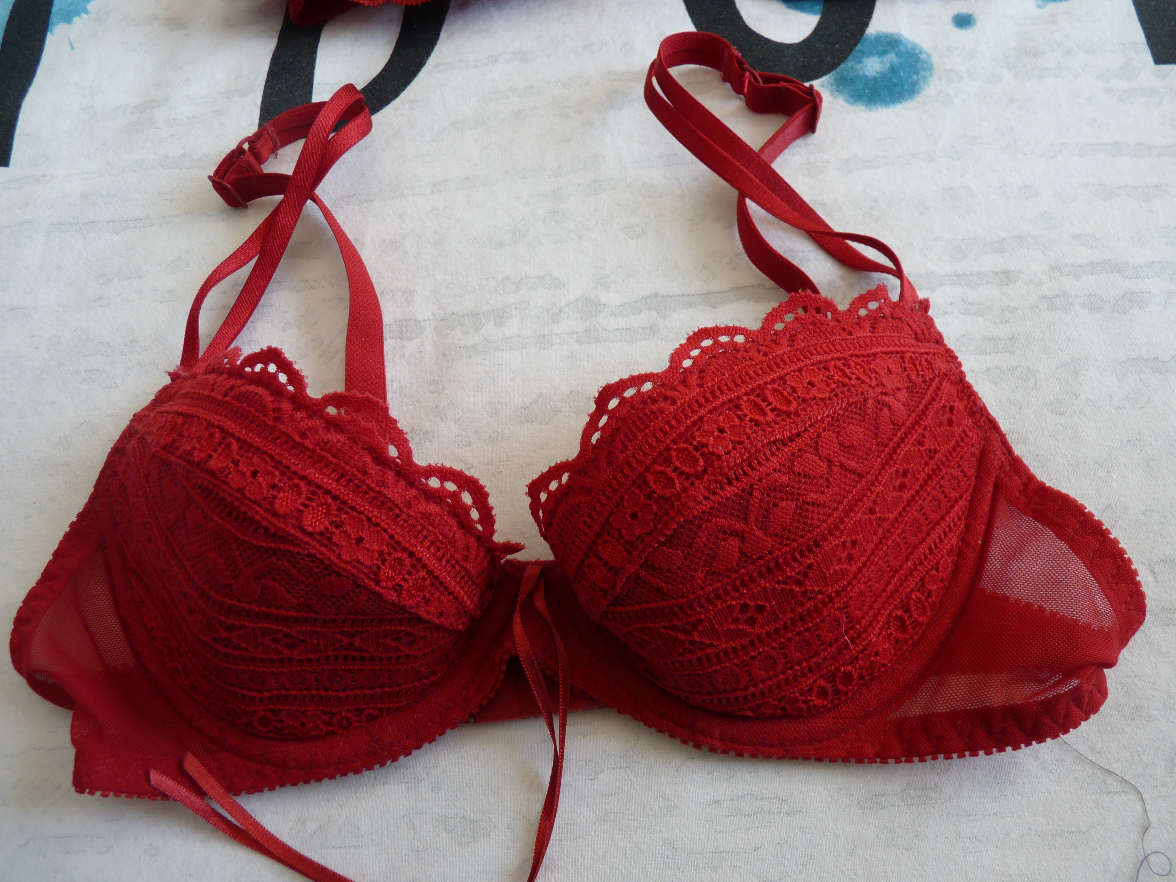 Photo de 💗💗💗💕Un petit soutif rouge passion ? + photo...