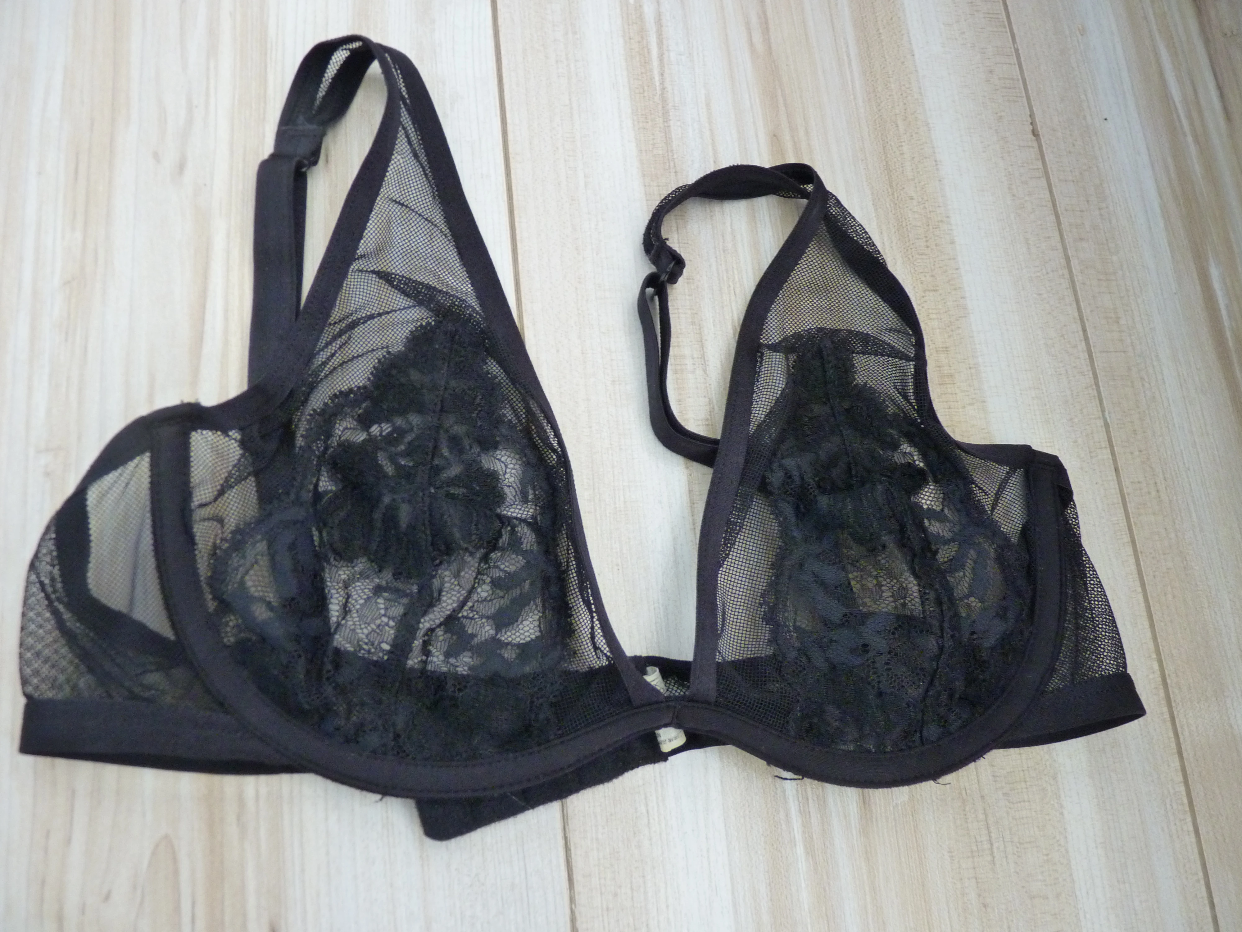 Photo de 🕷️❤️ Ma lingerie ensorcelante pour éveiller tes sens...