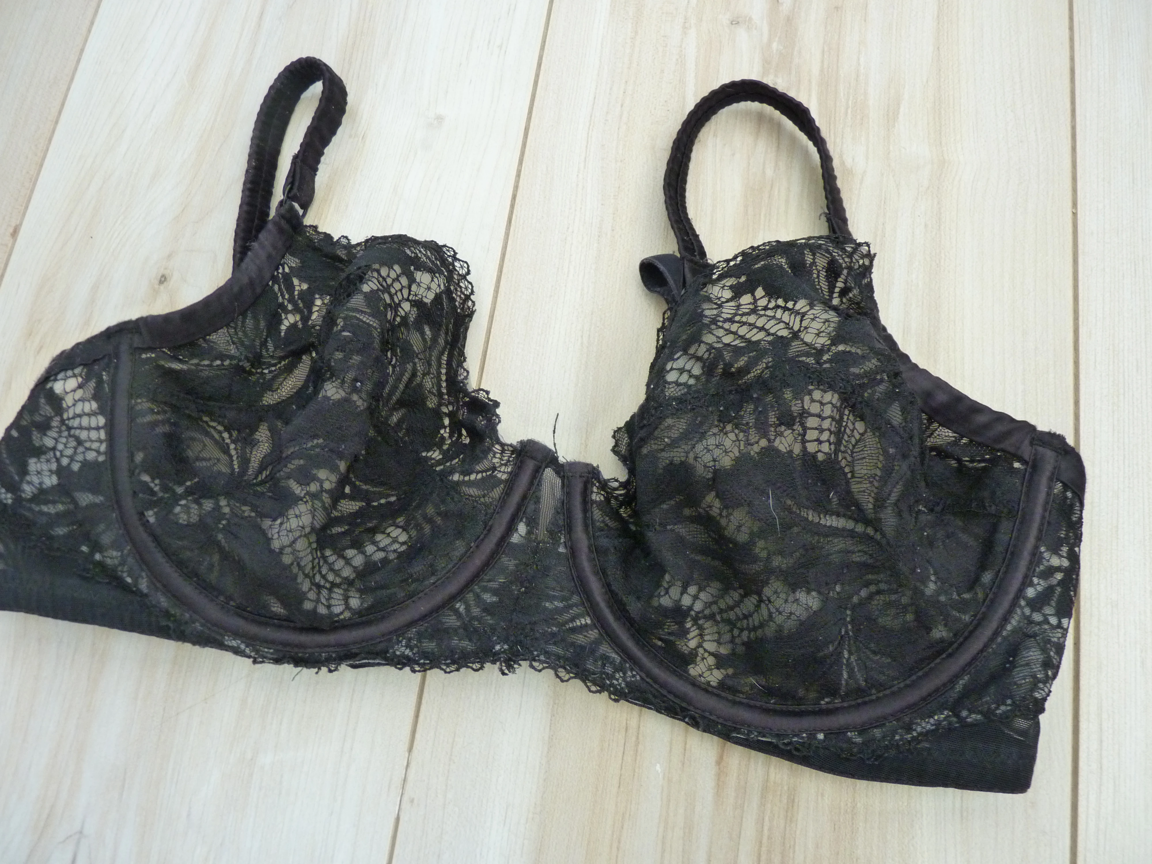 Photo de 💕🕸️🕷️mon soutien gorge noir en dentelle fine, porté...