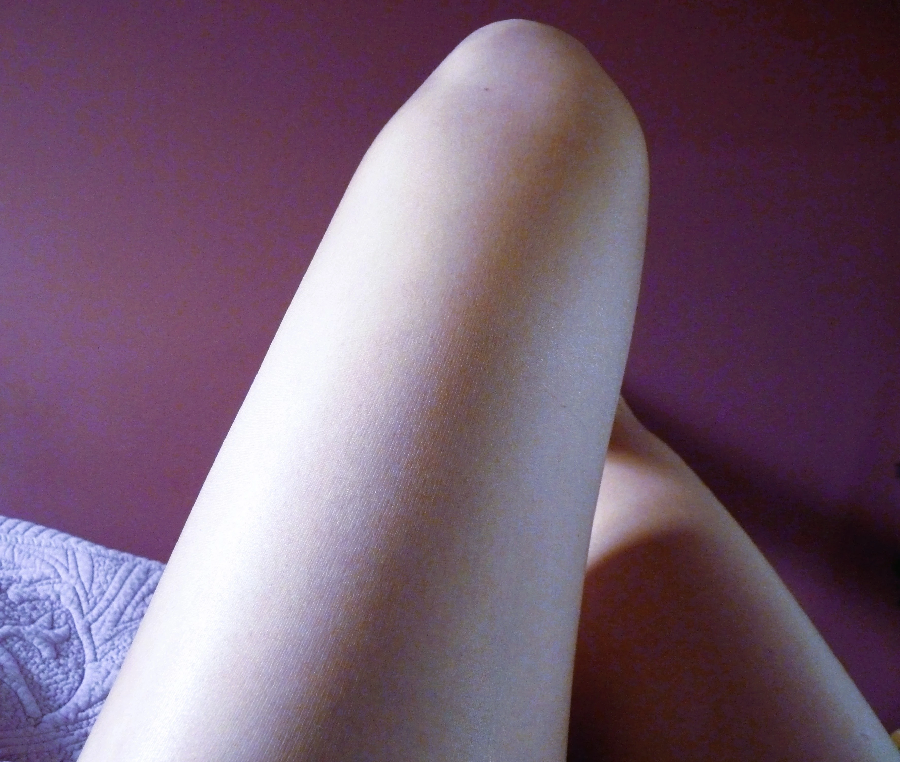 Photo de mes collants fins portes nue