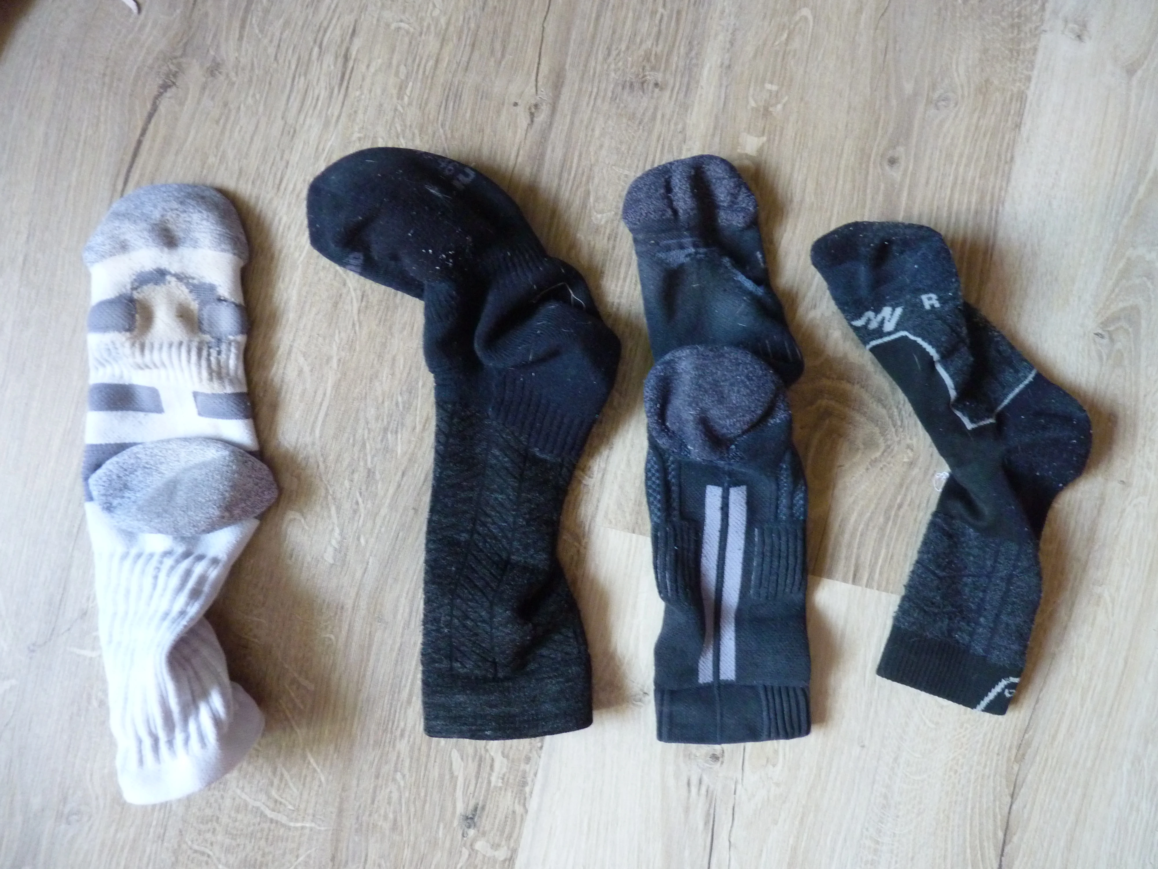 Photo de lot de chaussettes homme odorantes – bien portées