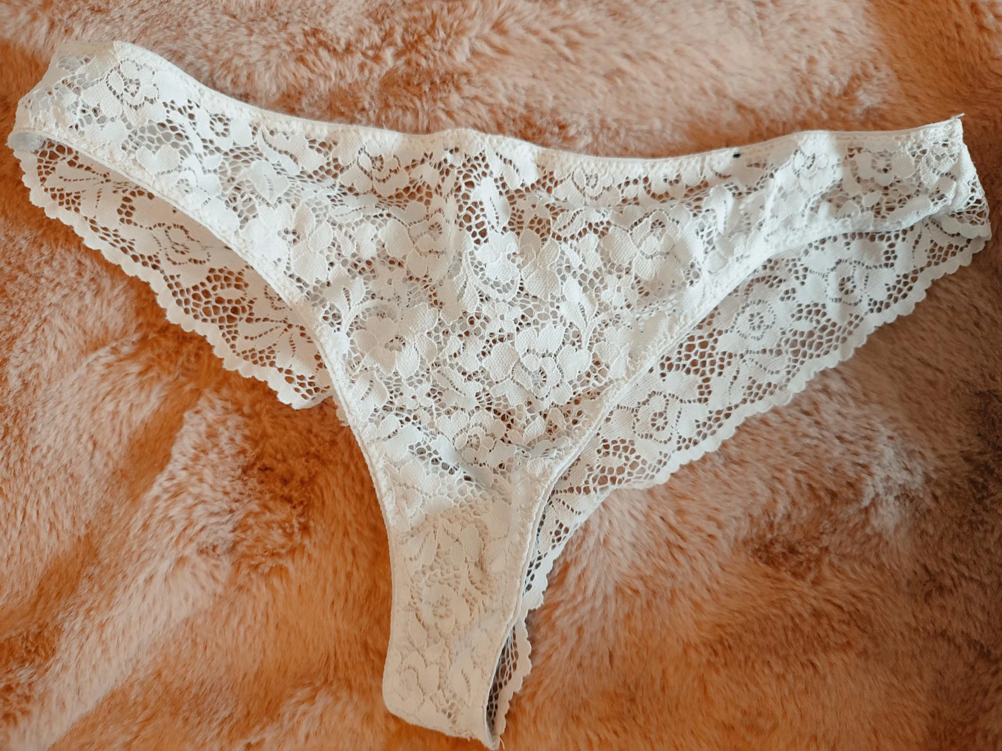 Photo de String Blanc en Dentelle / RUPTURE DE STOCK