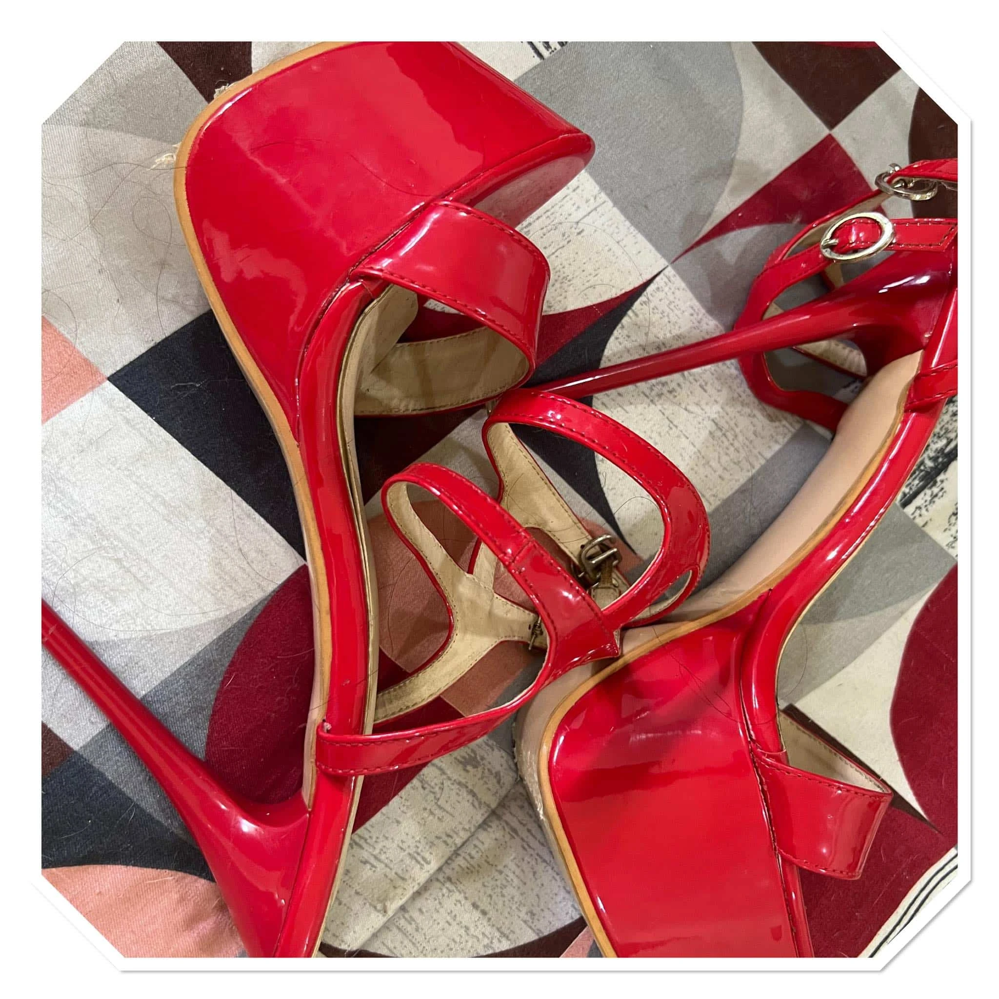 Photo de Sandales rouges