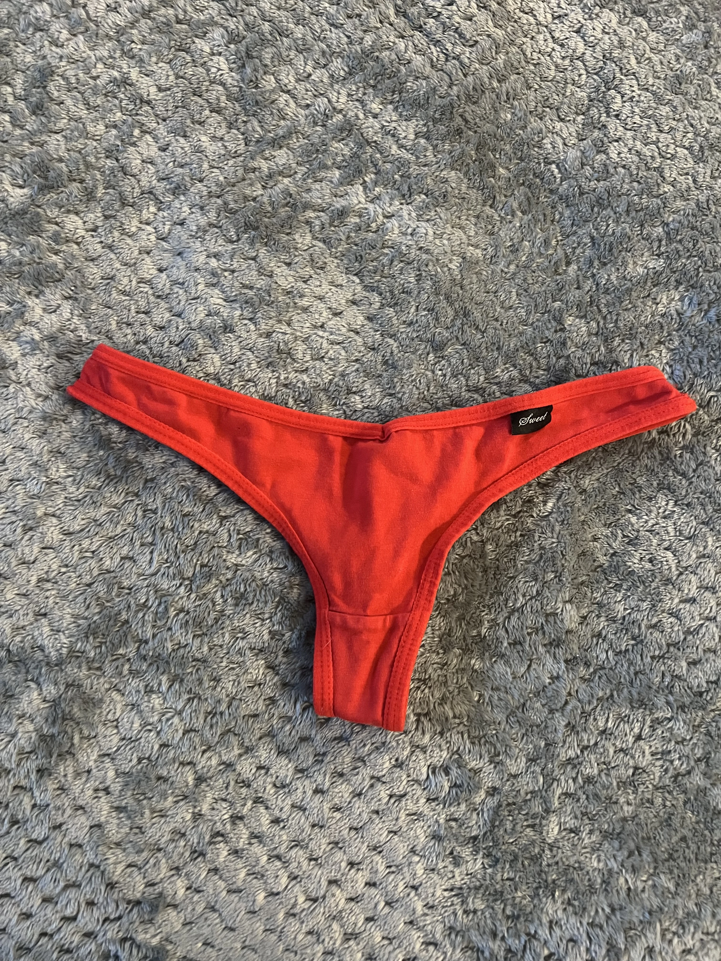 Photo de String rouge