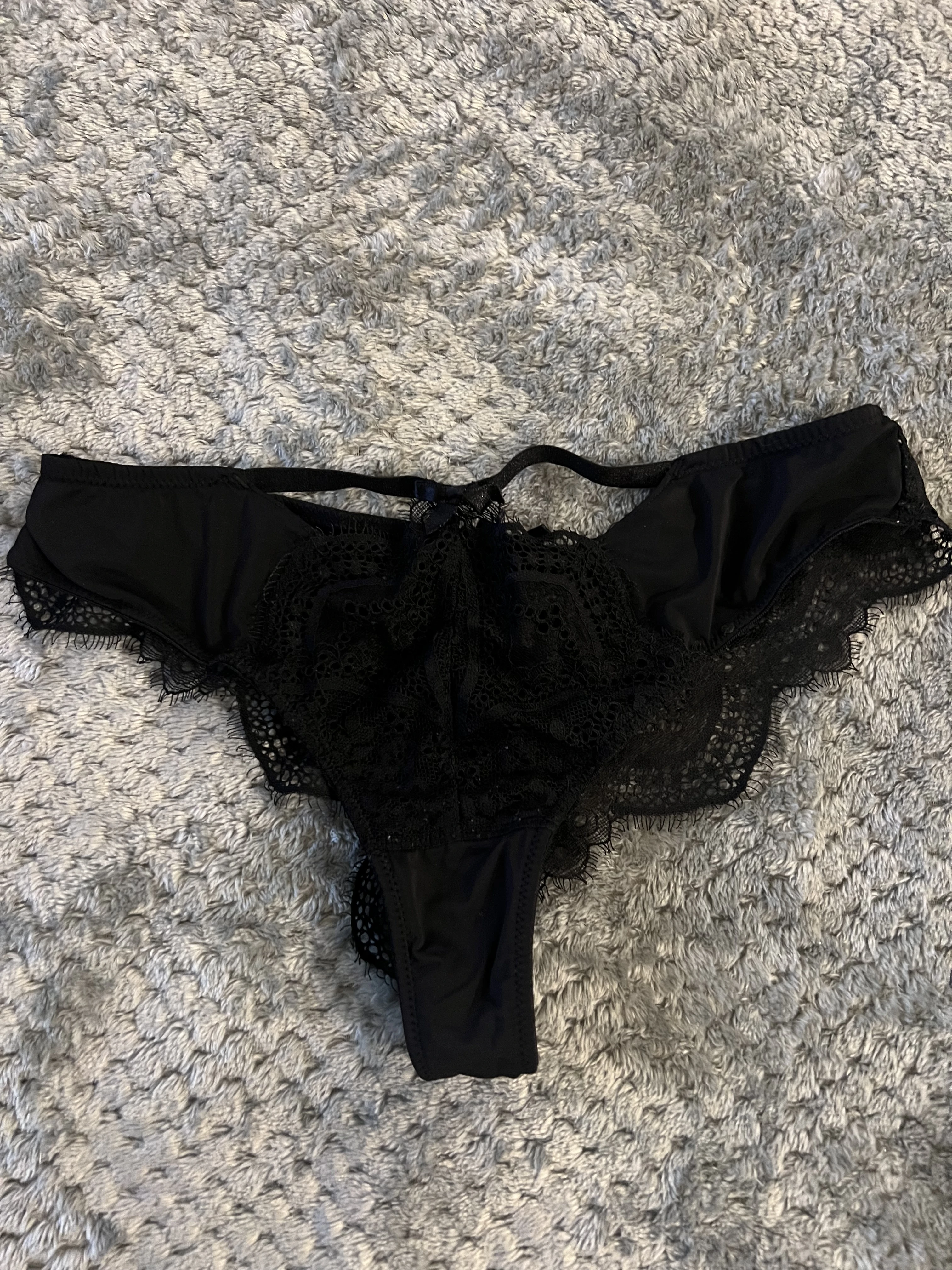 Photo de Culotte noire dentelle