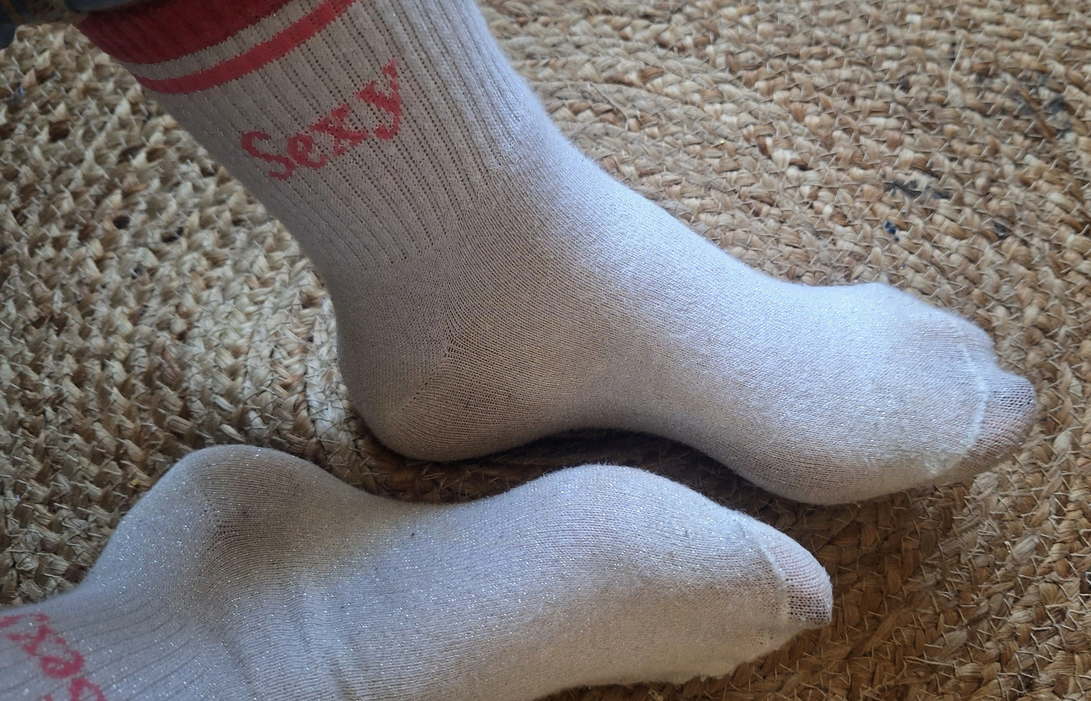 Photo de ⚡ OFFRE FLASH : 7 Jours d'empreinte – Mes chaussettes pailletées "Sexy" 🎀