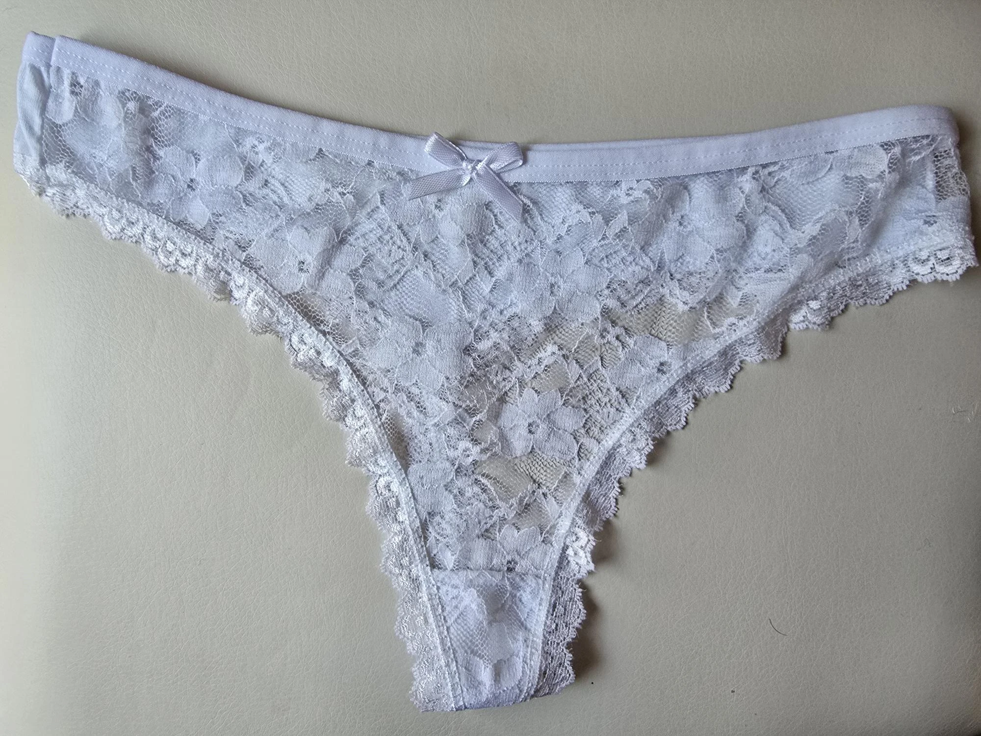 Photo de String blanc odorant rien que pour toi 😈