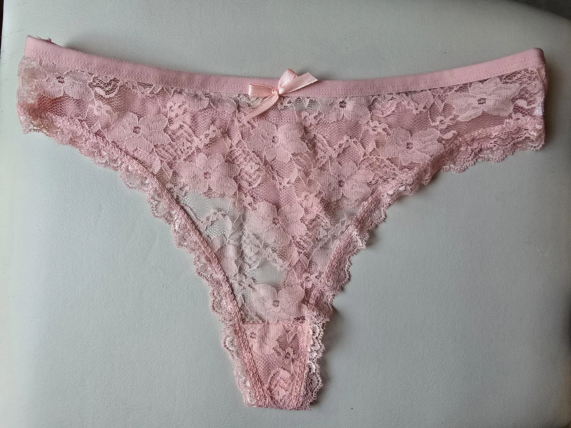 Photo de String rose odorant rien que pour toi 😈