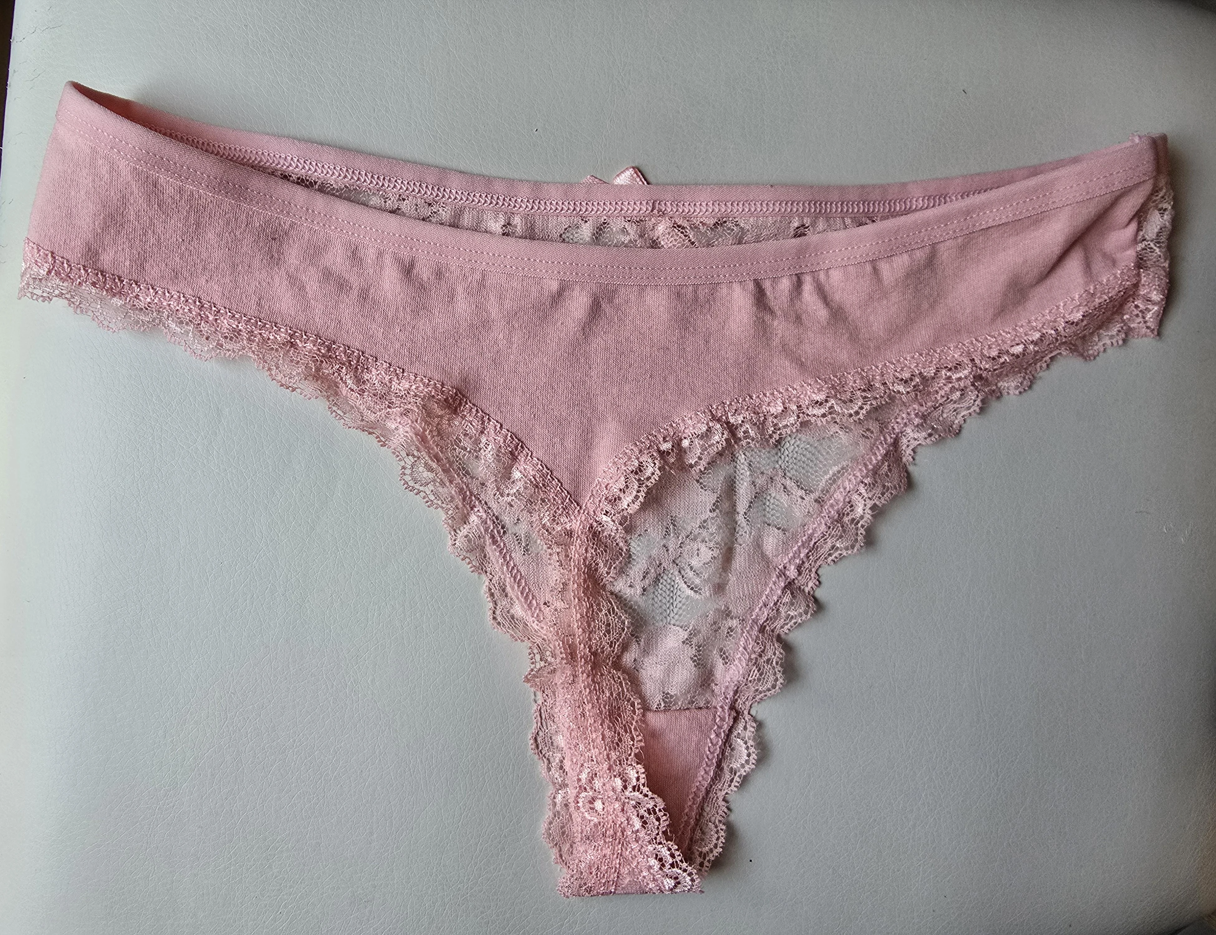 Photo de String rose odorant rien que pour toi 😈