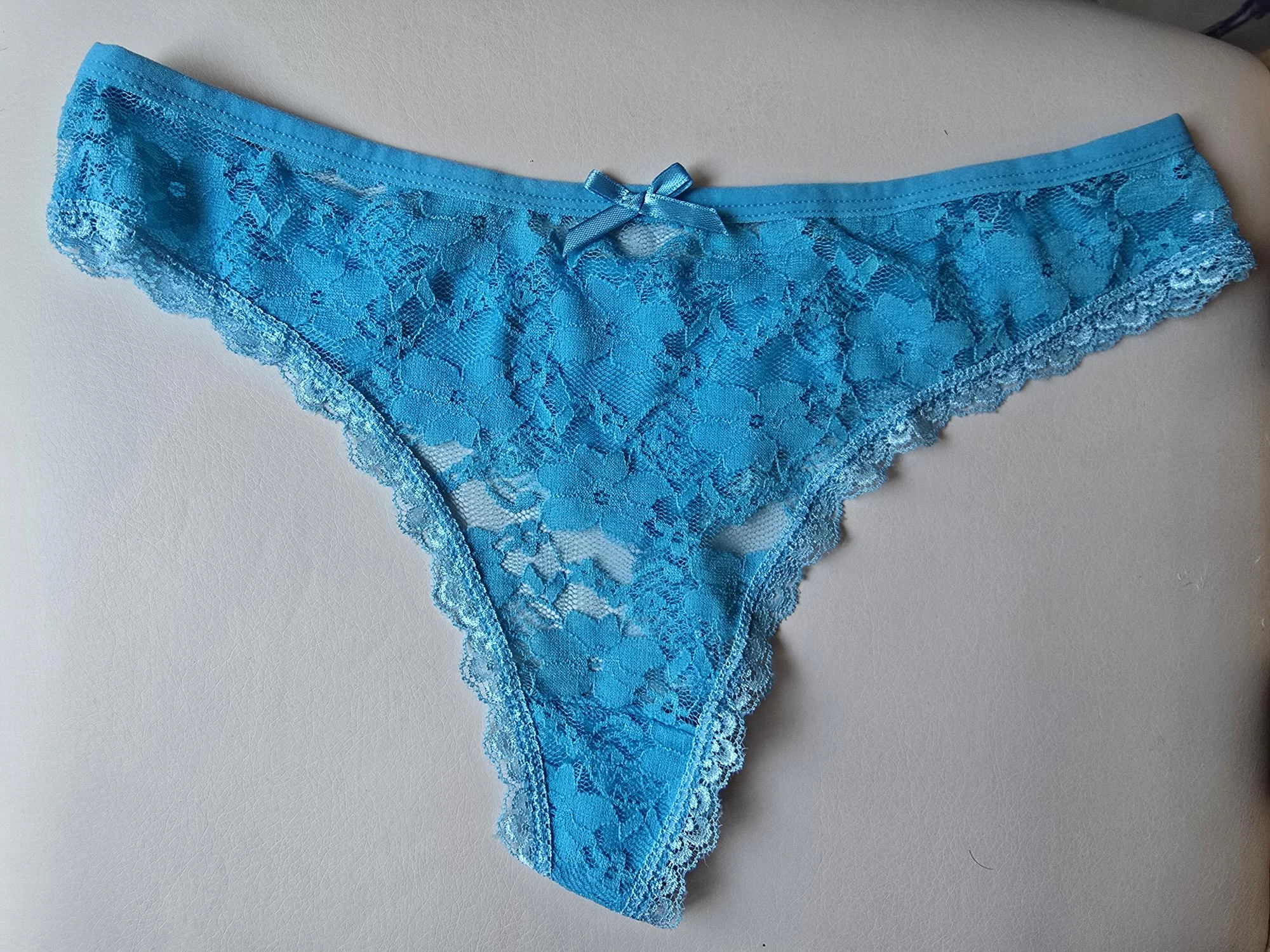 Photo de String bleu odorant rien que pour toi 😈