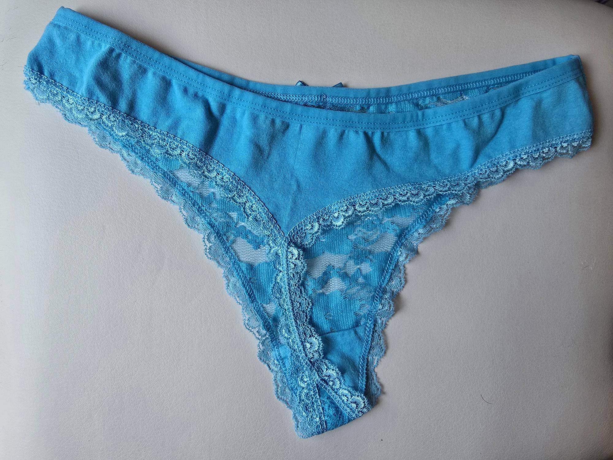 Photo de String bleu odorant rien que pour toi 😈