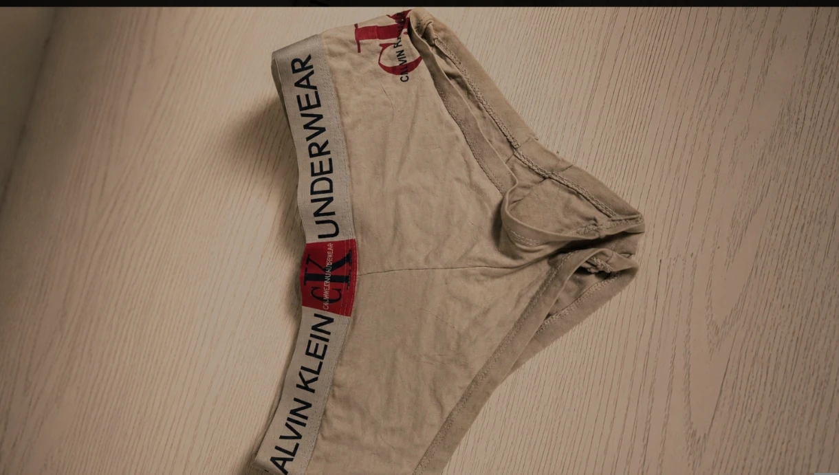 Photo de Vieille culotte Calvin Klein coton portée depuis DES ANNÉES 🔥
