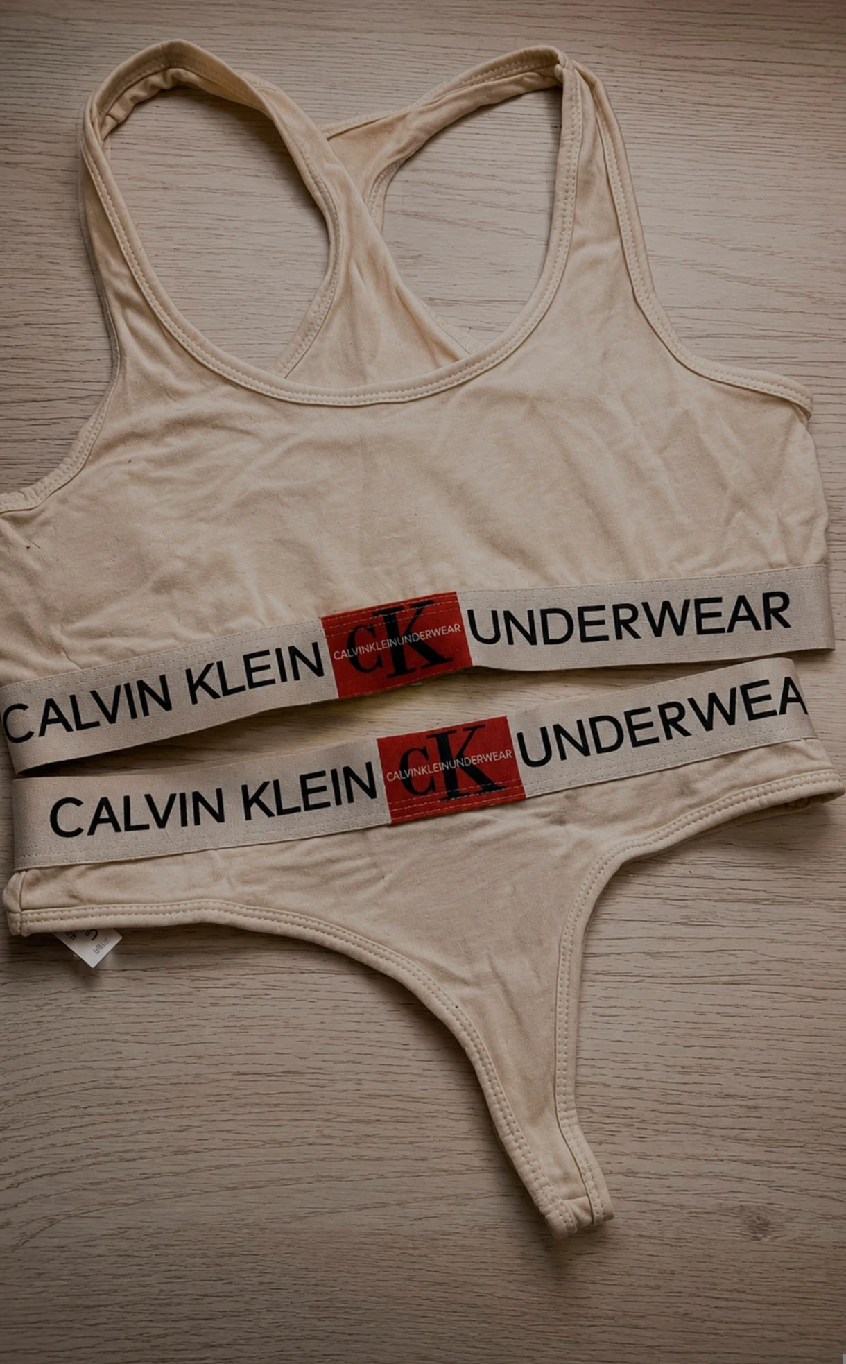 Photo de Vieil ensemble Calvin Klein coton porté depuis DES ANNÉES 🔥 Culotte + Brassière usées à fond