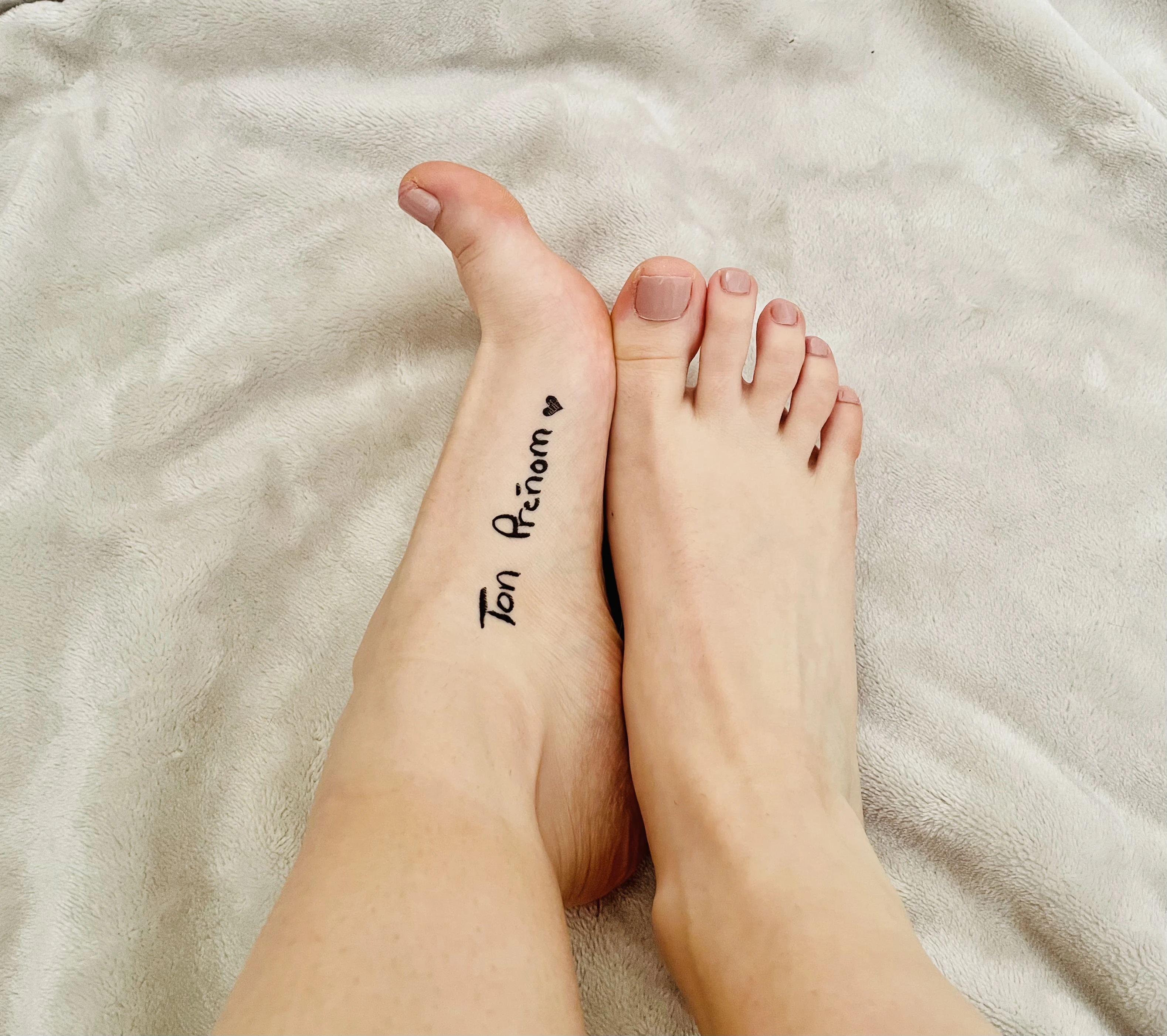 Photo de Mes petits pieds avec ton prénom ?🤭