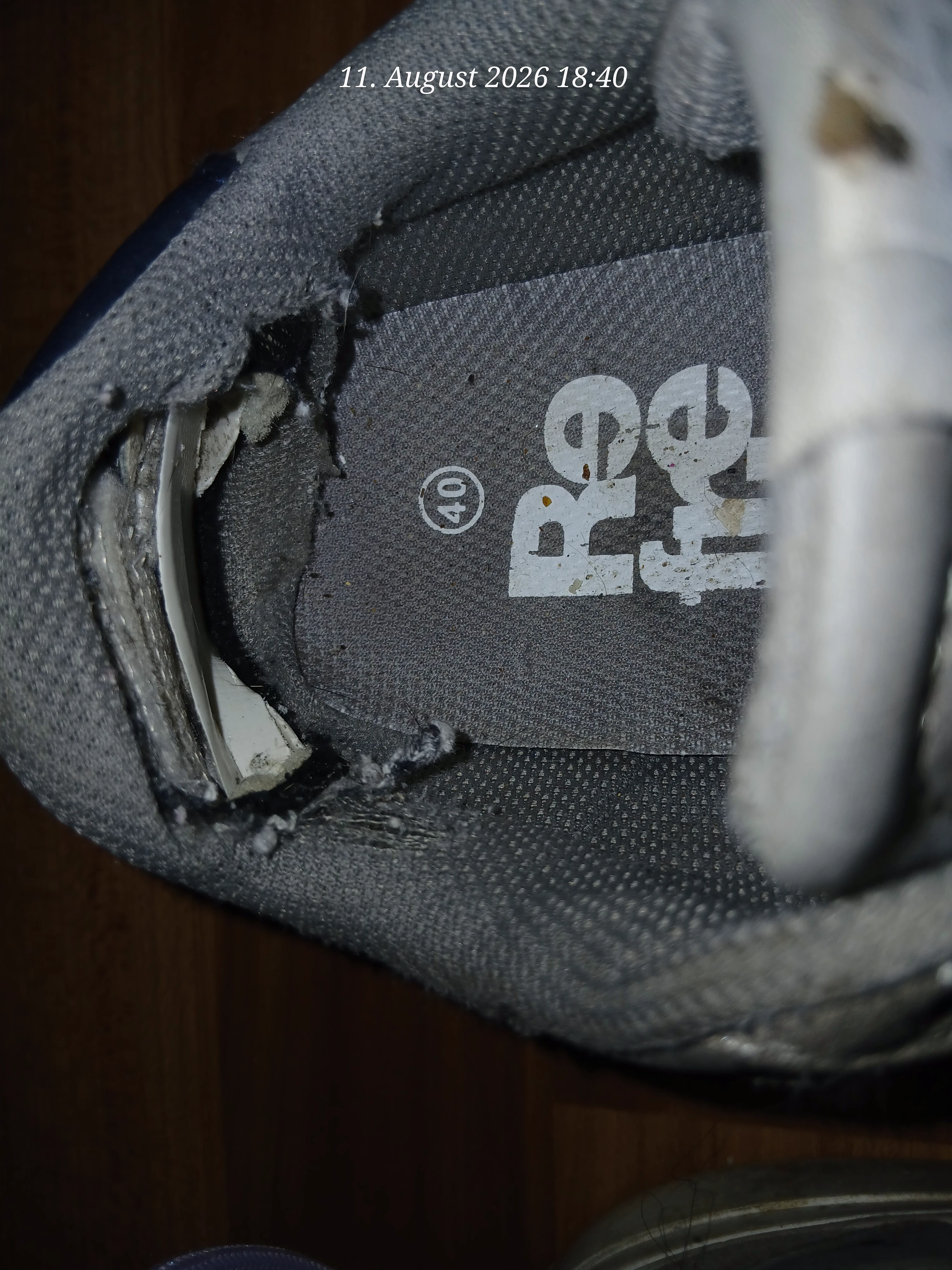 Photo de 👟 Meine Lieblings-Sneaker suchen ein neues Zuhause! 👟