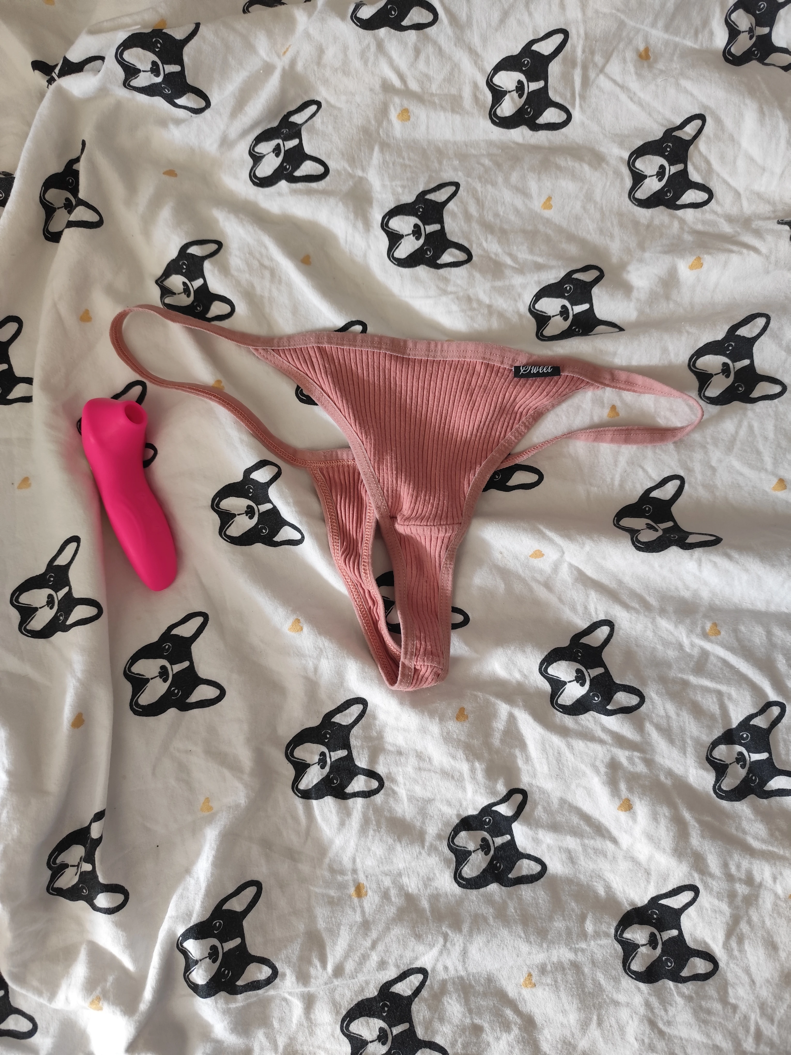 Photo de Petit string qui n'attend que toi